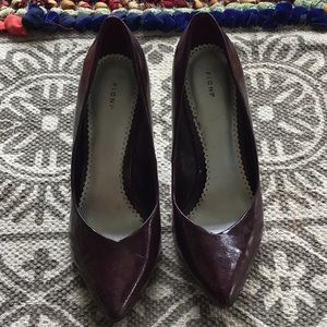 Deep red wine Fioni brand pointed toe heels
